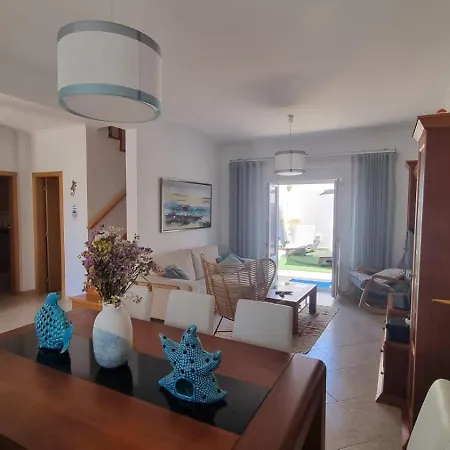 Paradise Πανσιόν *